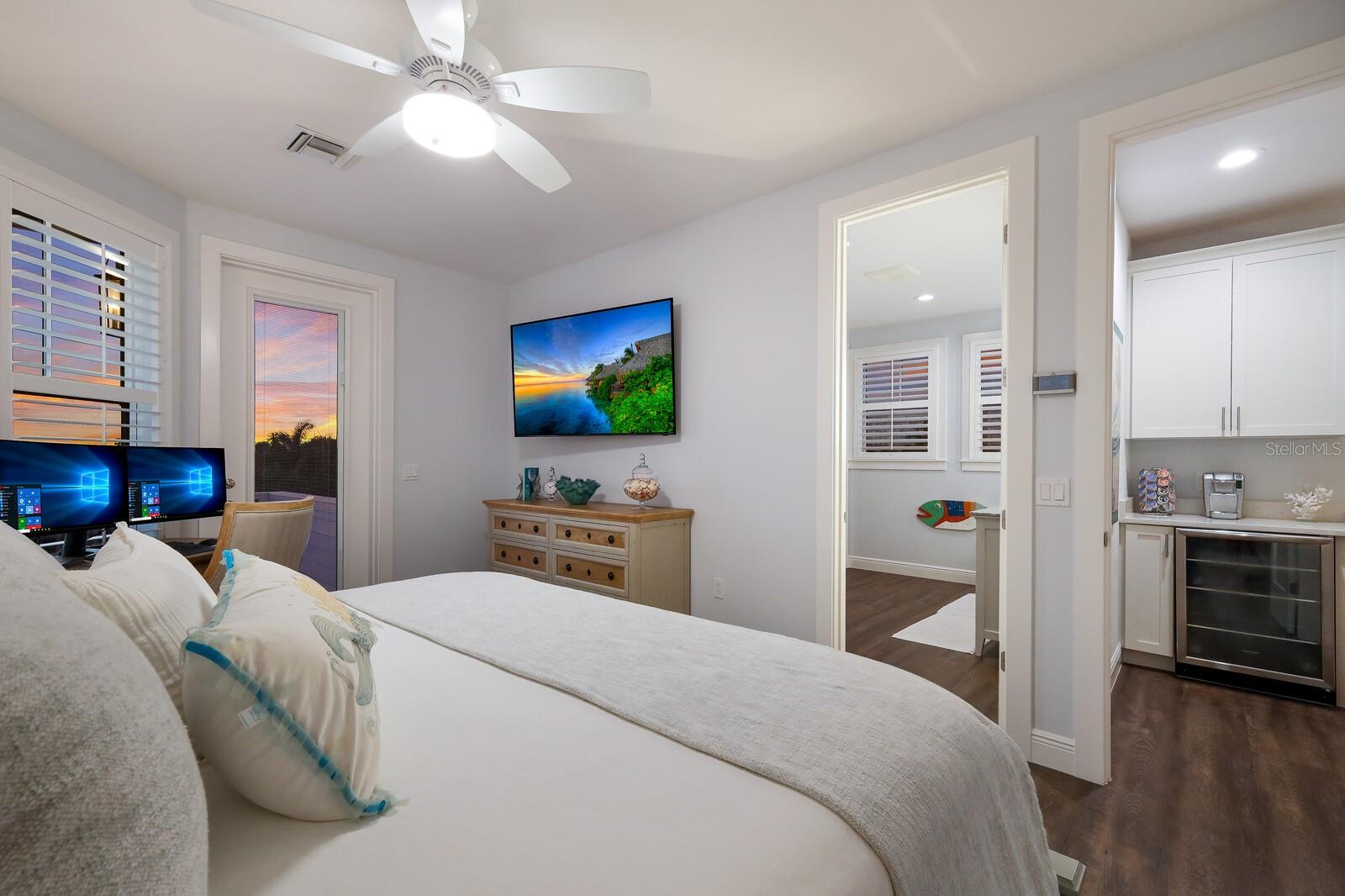 VOLUNTARY HOA - KEY ROYALE RESIDENT OWNE - Residential