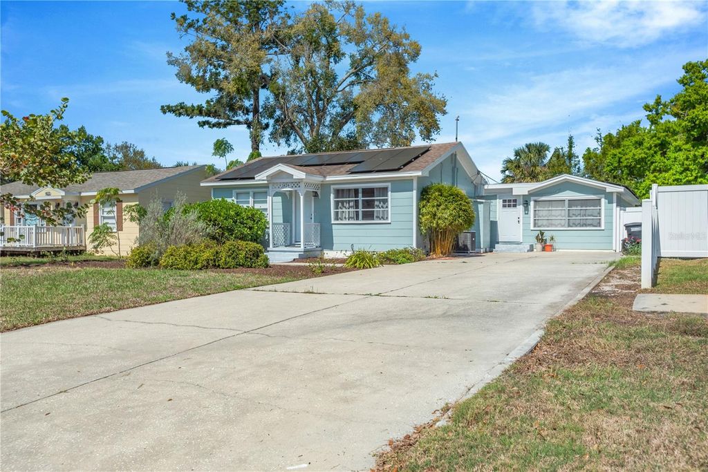 Photo of 1424 Pine Street, Clearwater, FL 33756 (MLS # TB8486386)