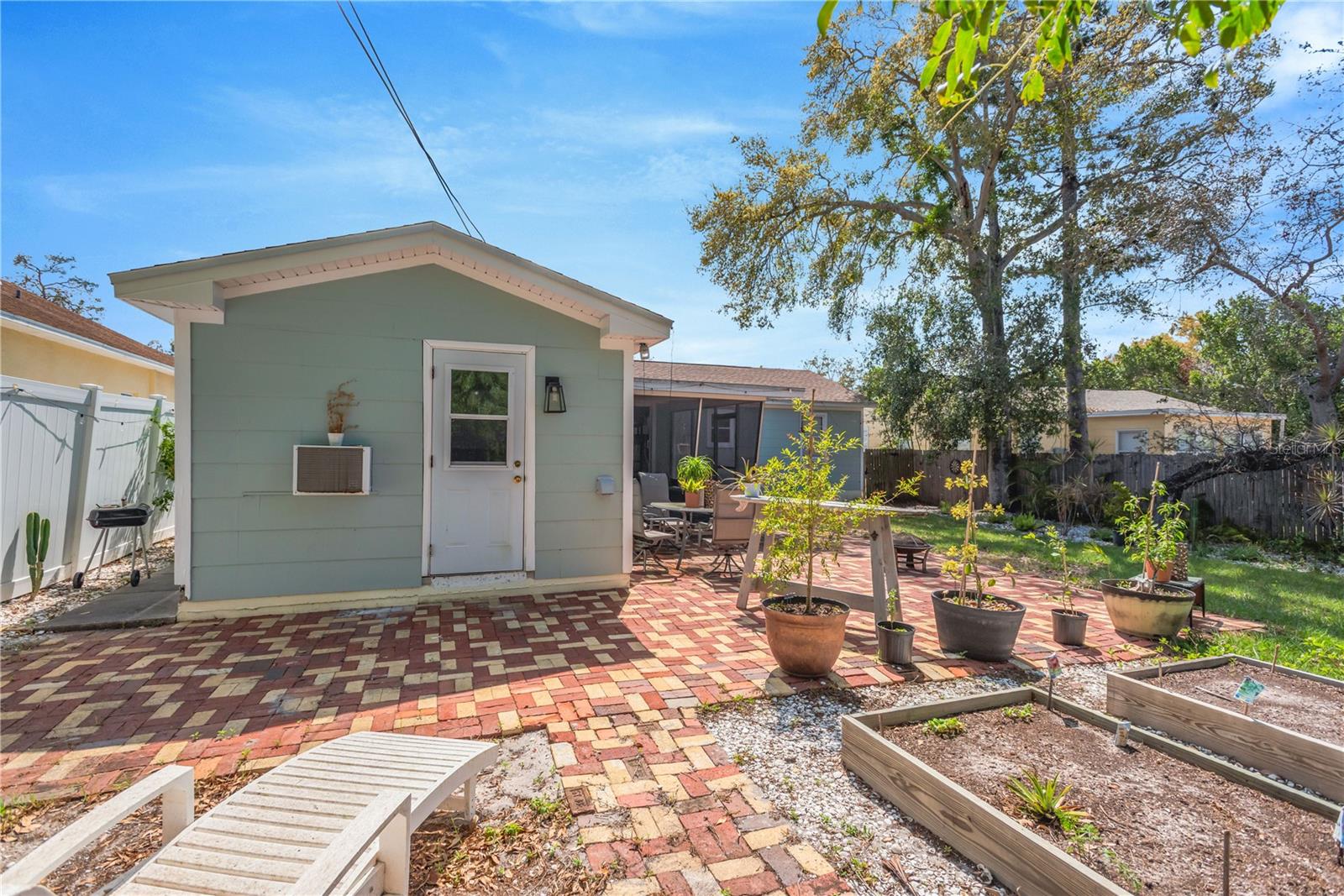 BREEZE HILL - Residential