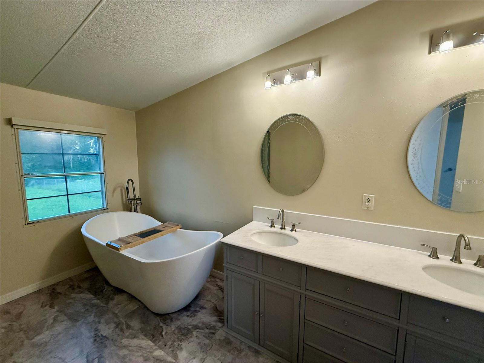 OAK HAMMOCK ESTATES - Residential