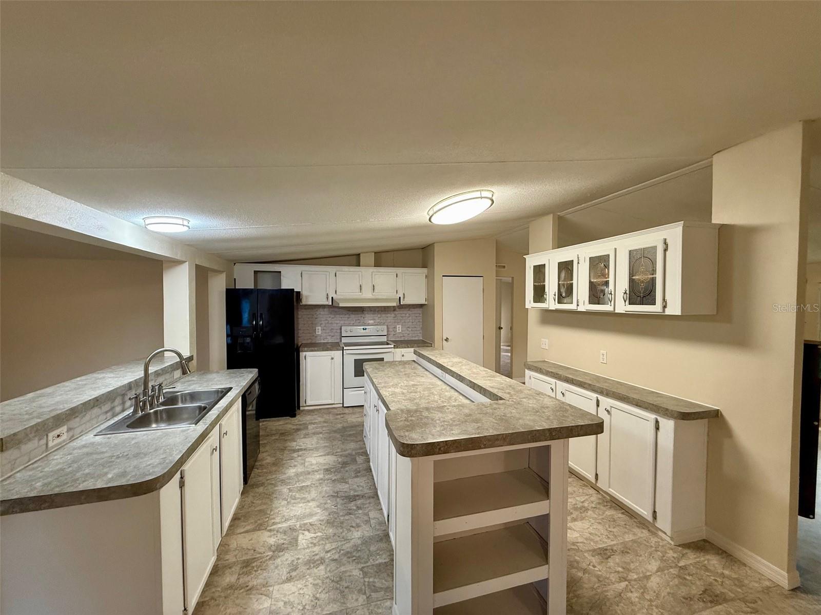 OAK HAMMOCK ESTATES - Residential