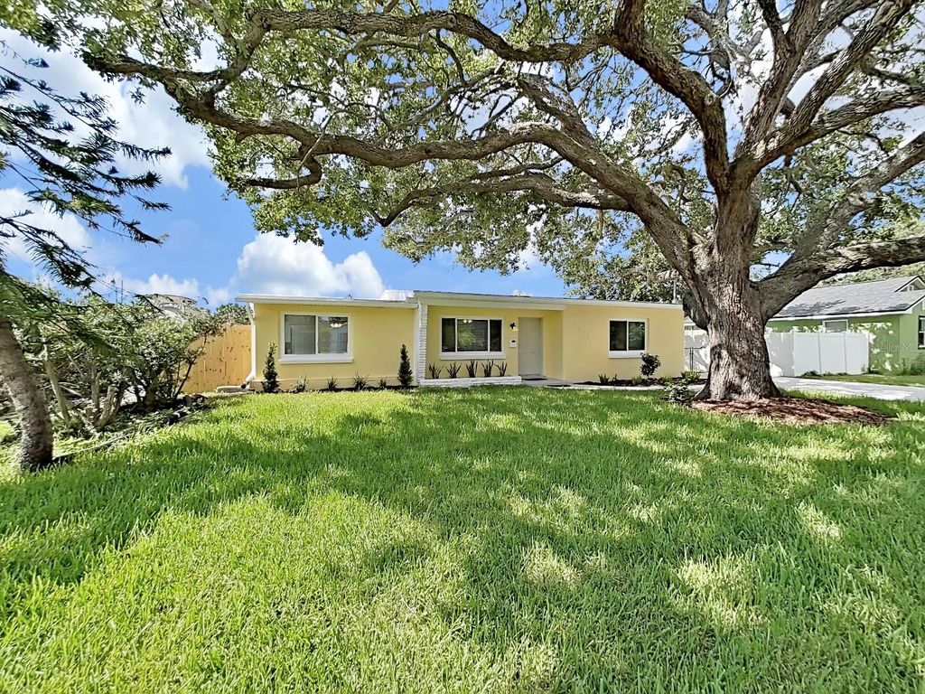 Photo of 4610 W Bay Villa Avenue, Tampa, FL 33611 (MLS # TB8501863)