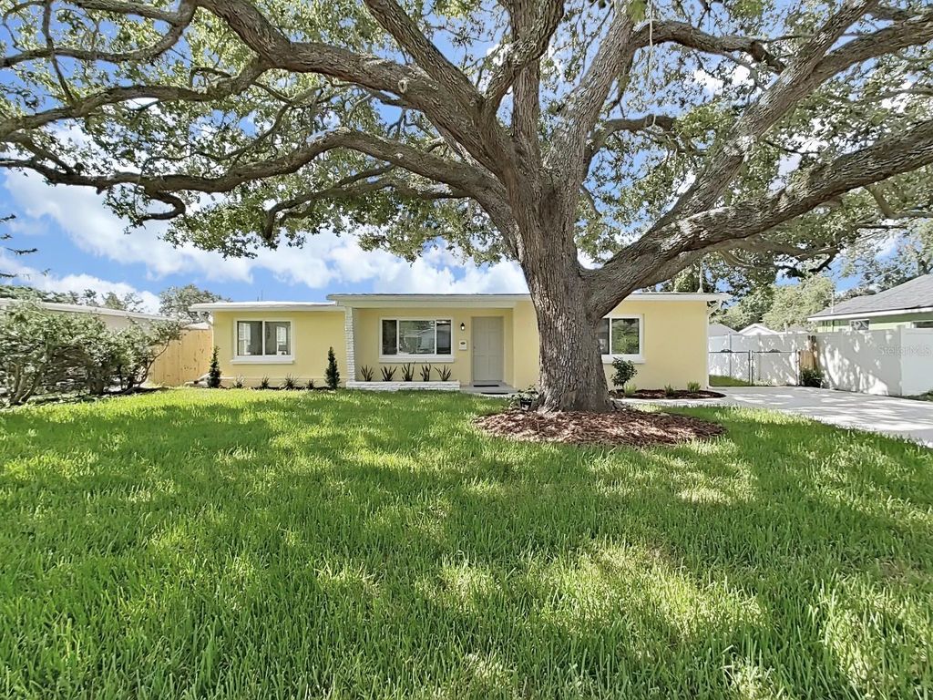 Photo of 4610 W Bay Villa Avenue, Tampa, FL 33611 (MLS # TB8501863)