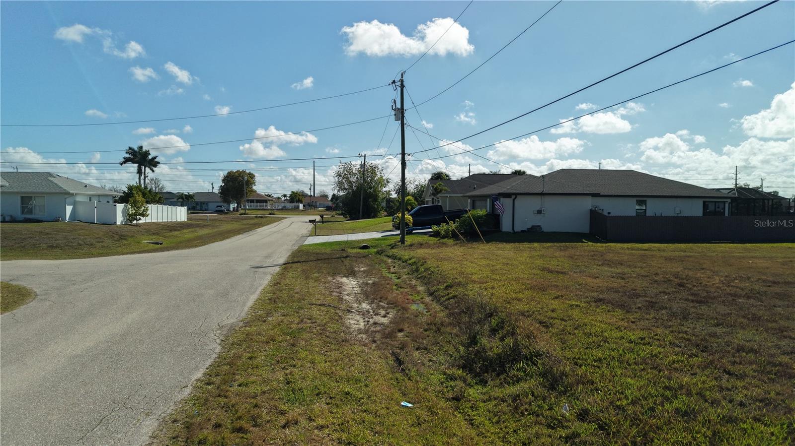 CAPE CORAL - Land