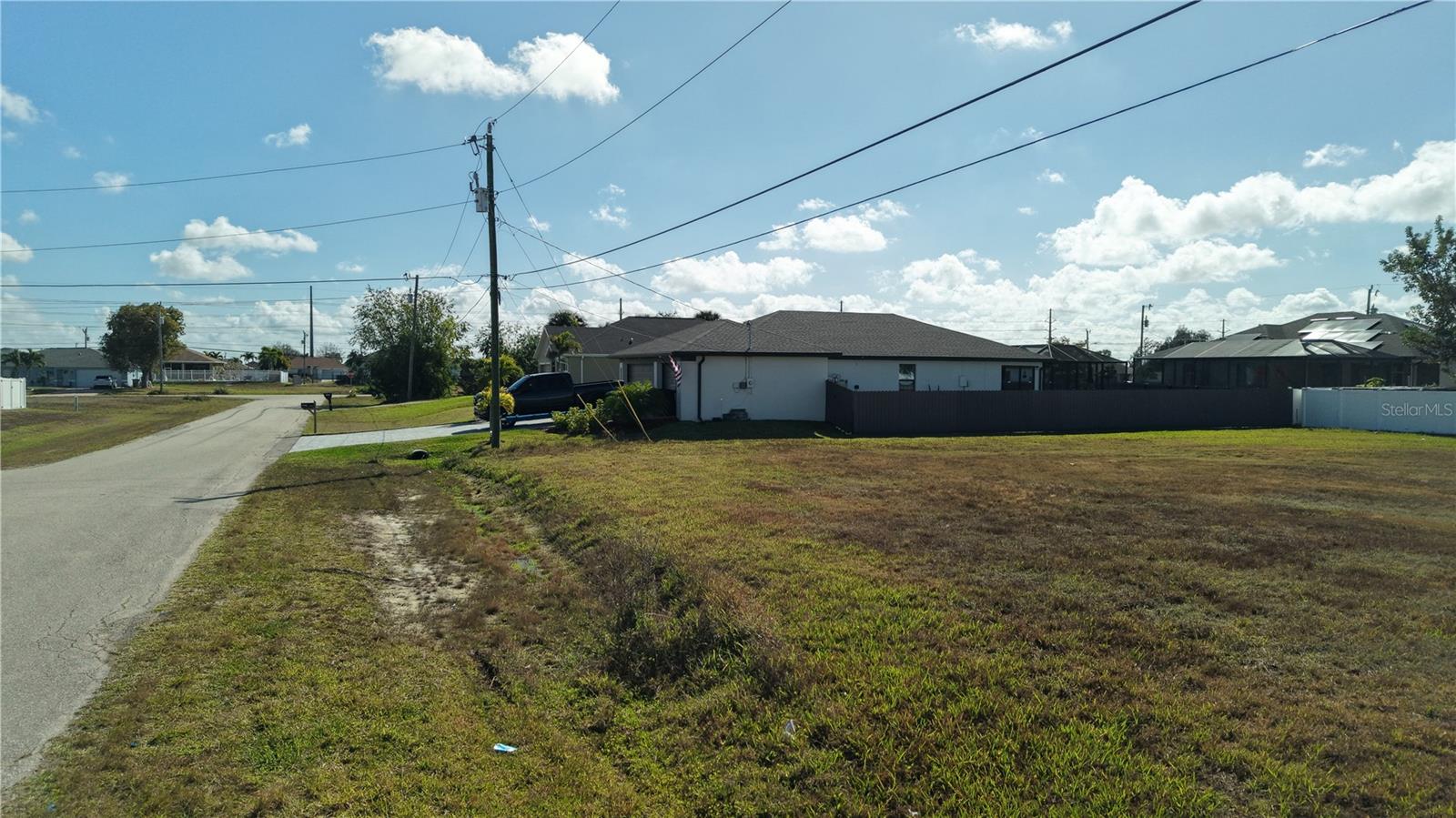 CAPE CORAL - Land