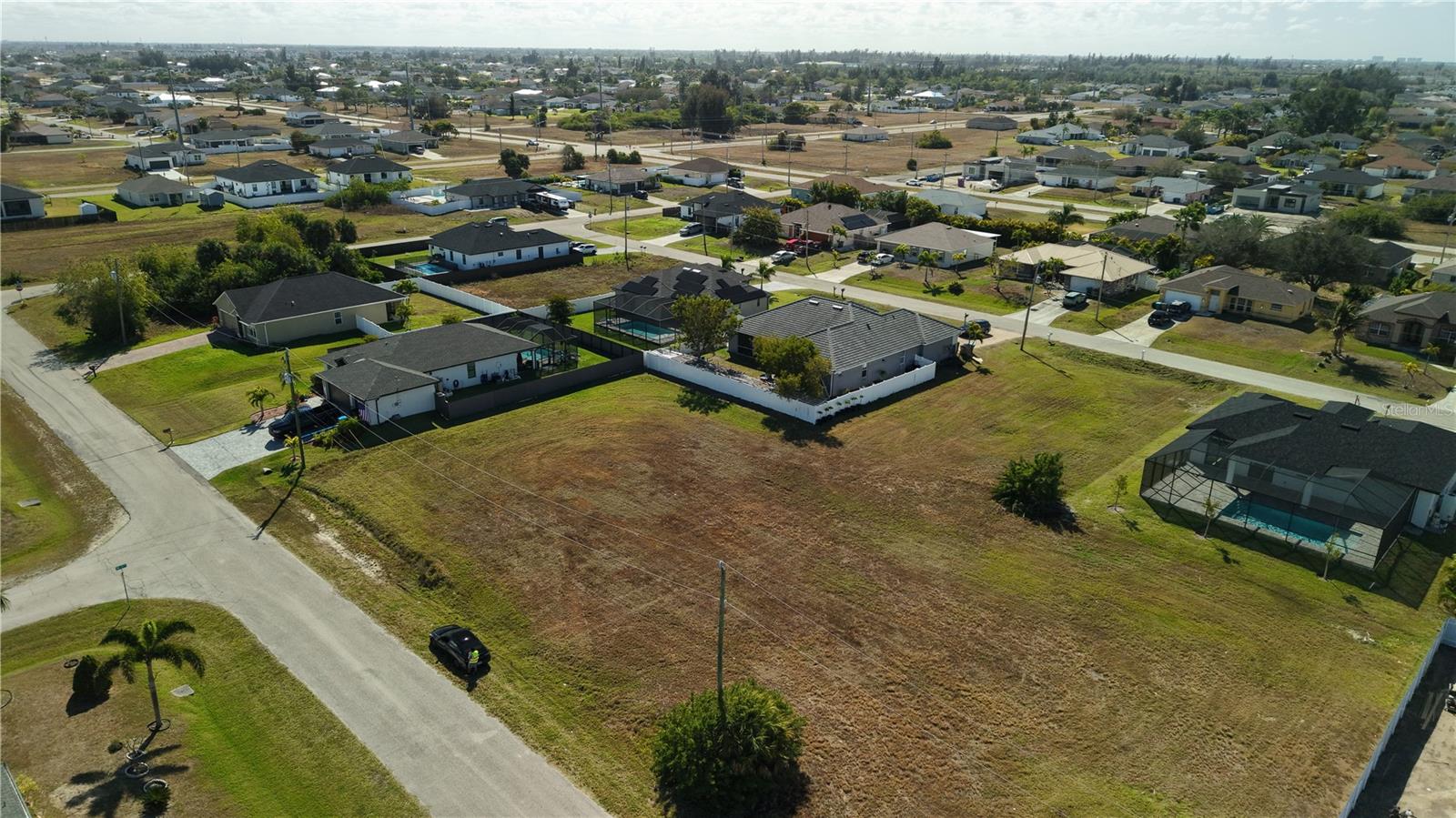CAPE CORAL - Land