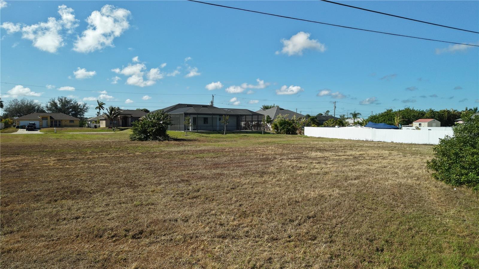 CAPE CORAL - Land