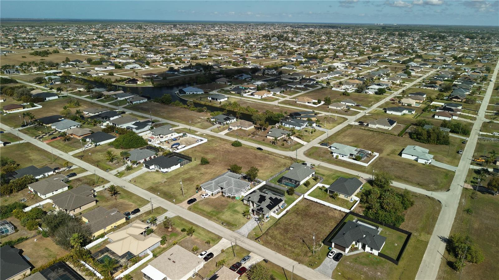 CAPE CORAL - Land