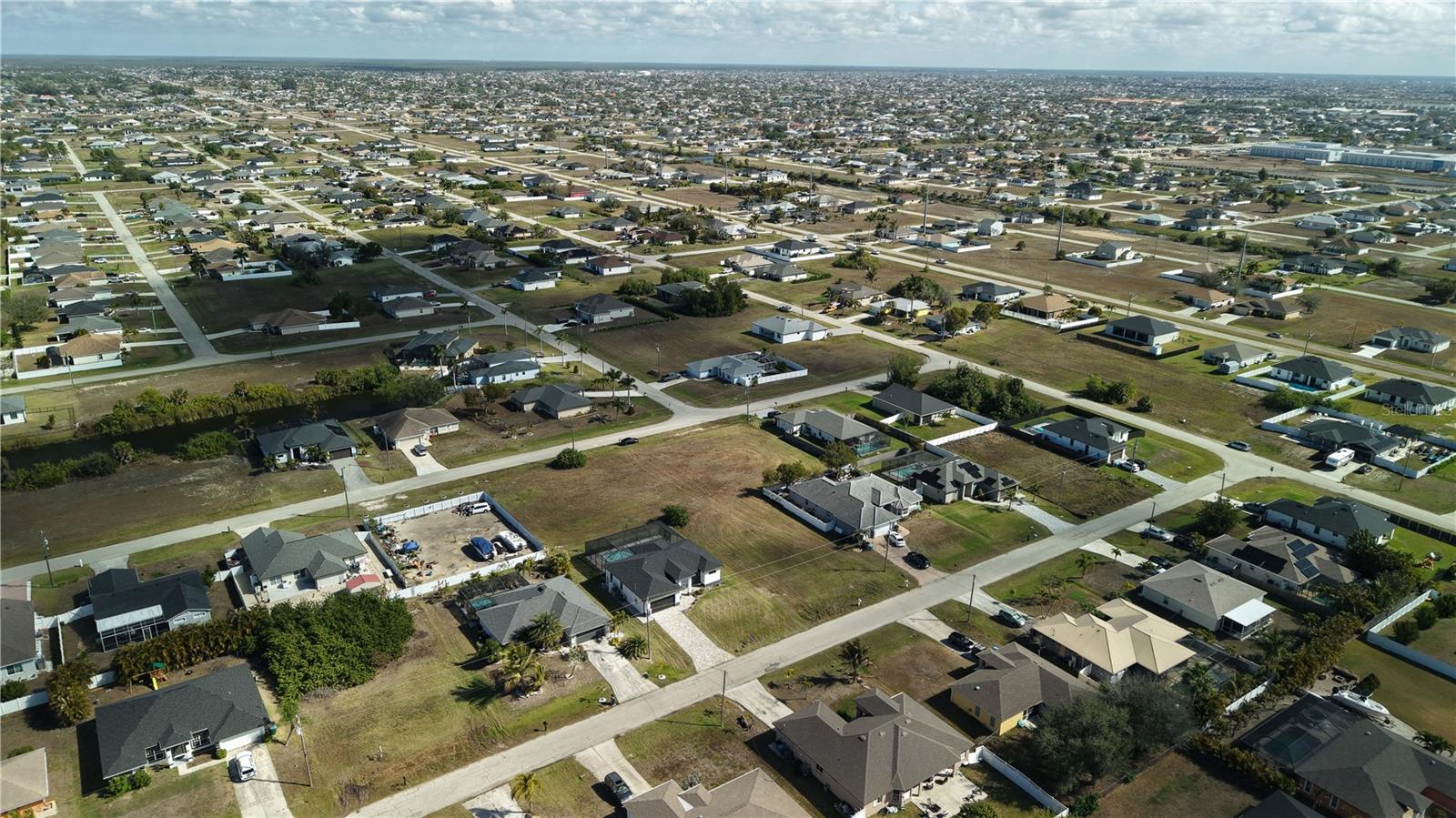 CAPE CORAL - Land