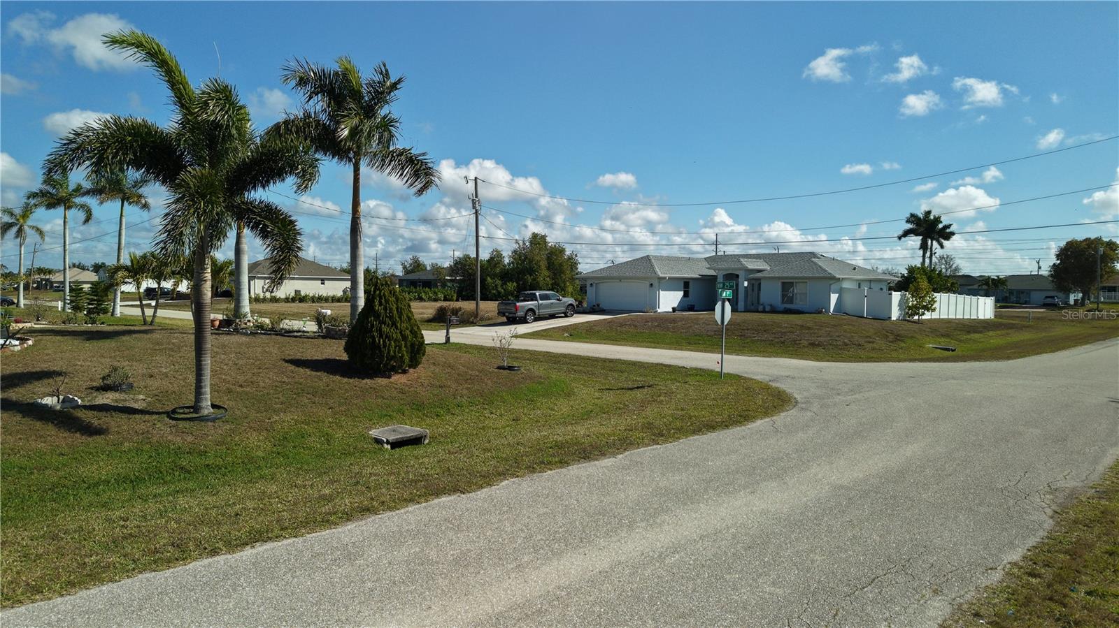 CAPE CORAL - Land