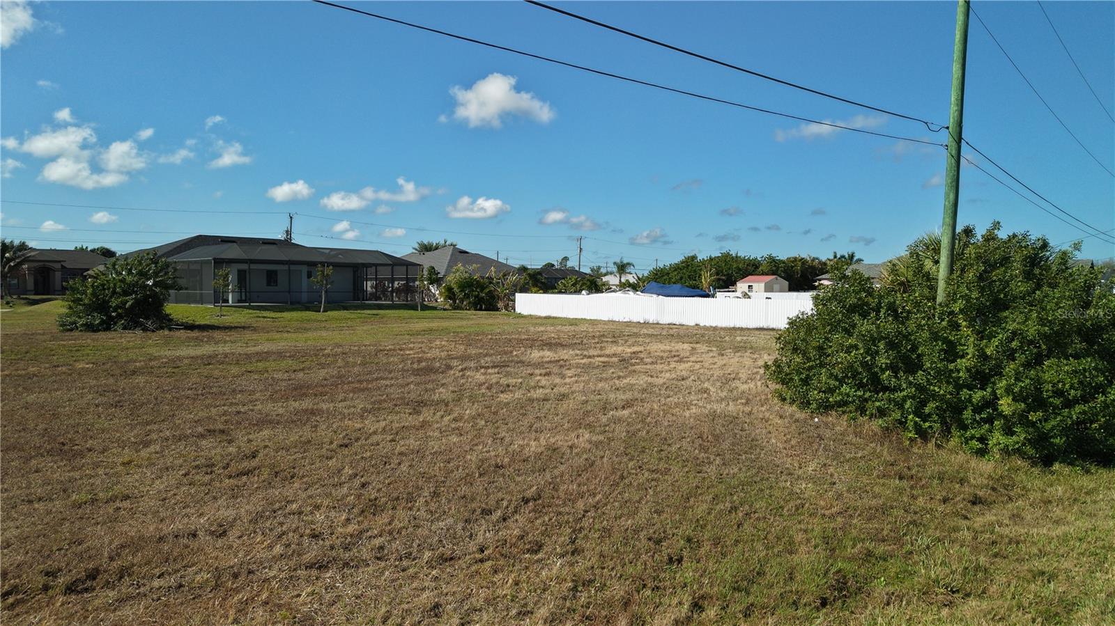 CAPE CORAL - Land