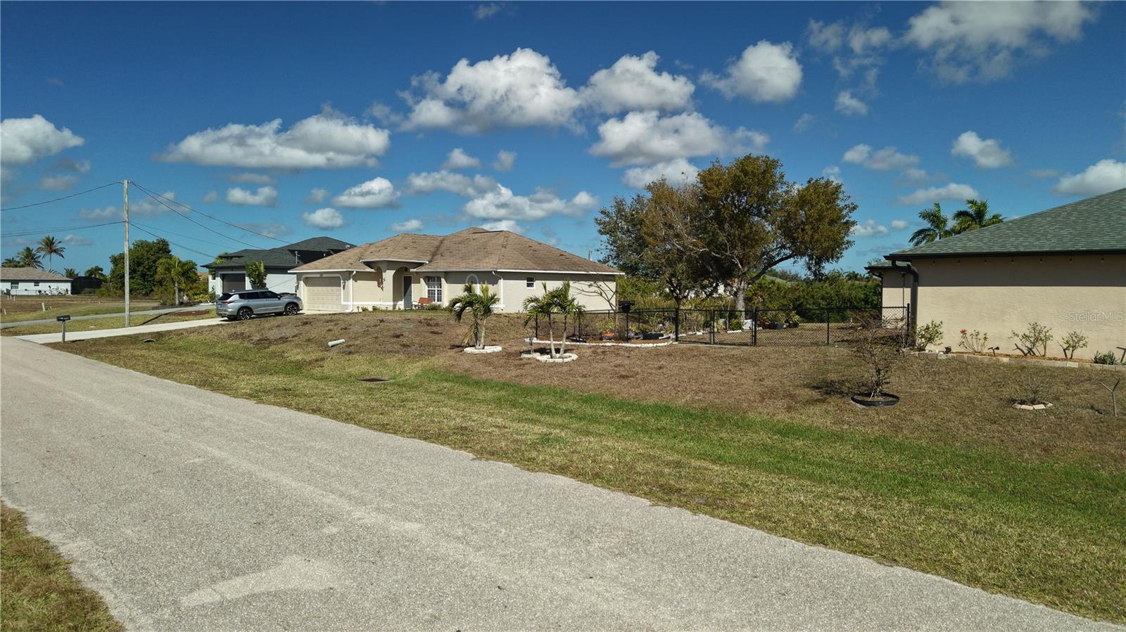 CAPE CORAL - Land