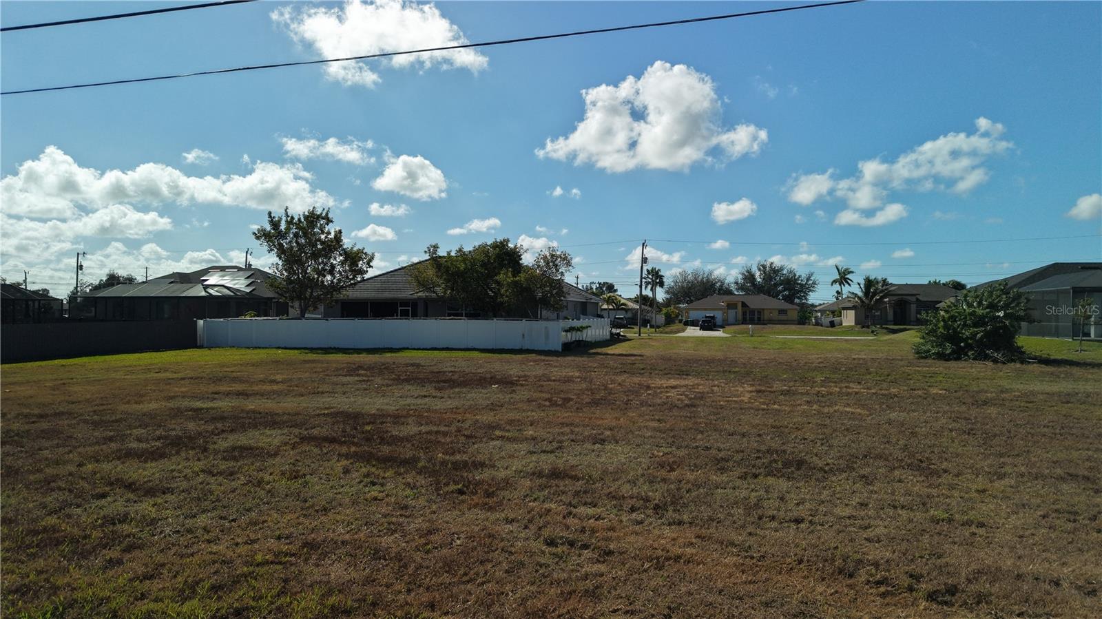 CAPE CORAL - Land