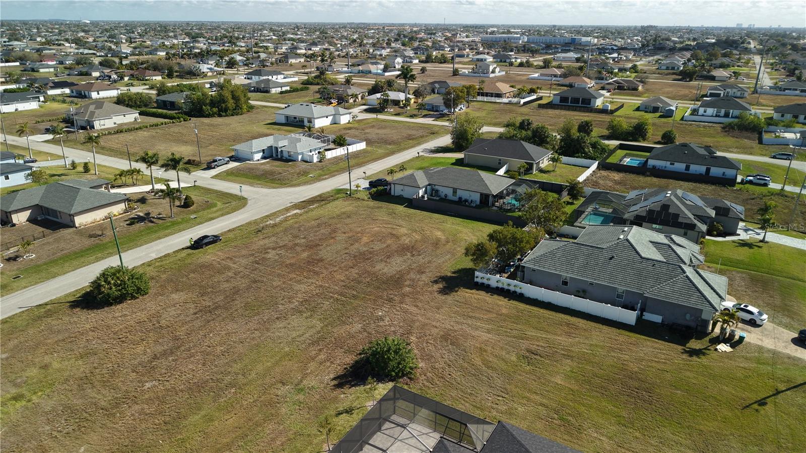 CAPE CORAL - Land