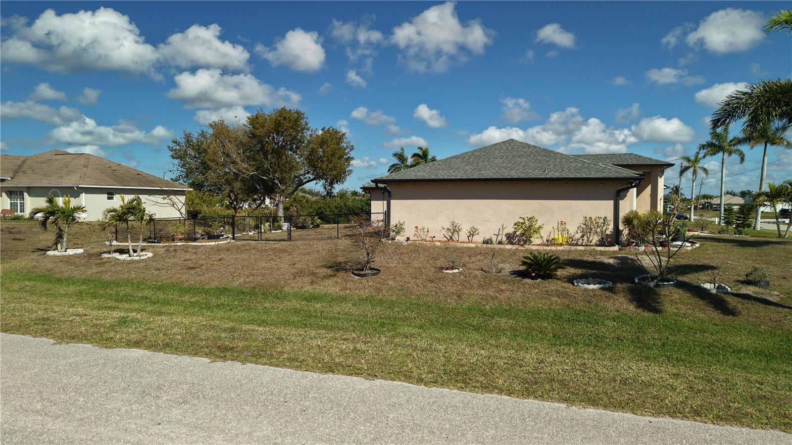 CAPE CORAL - Land