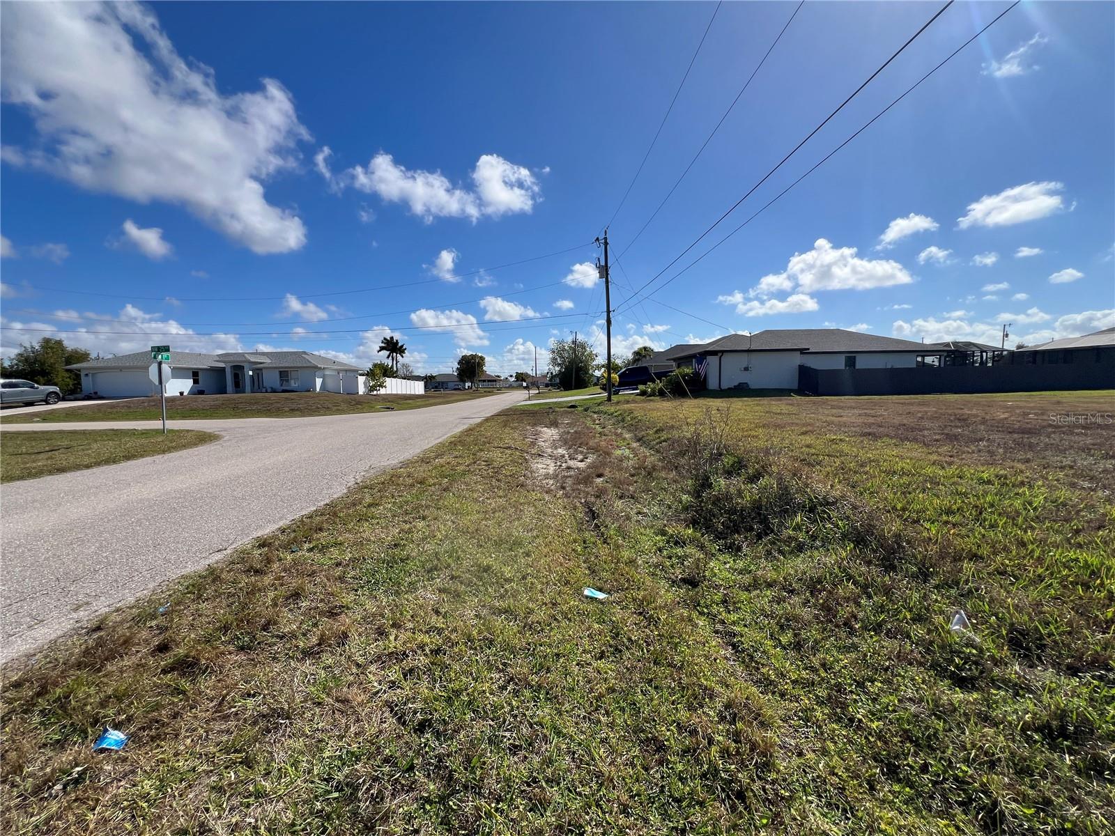 CAPE CORAL - Land