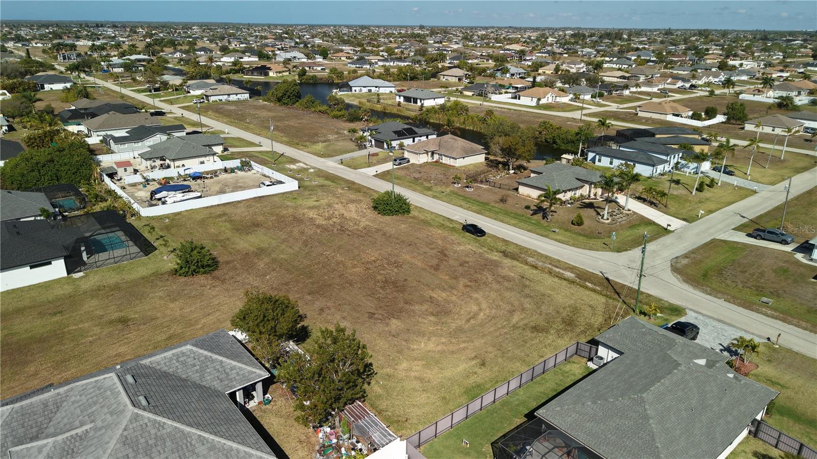CAPE CORAL - Land