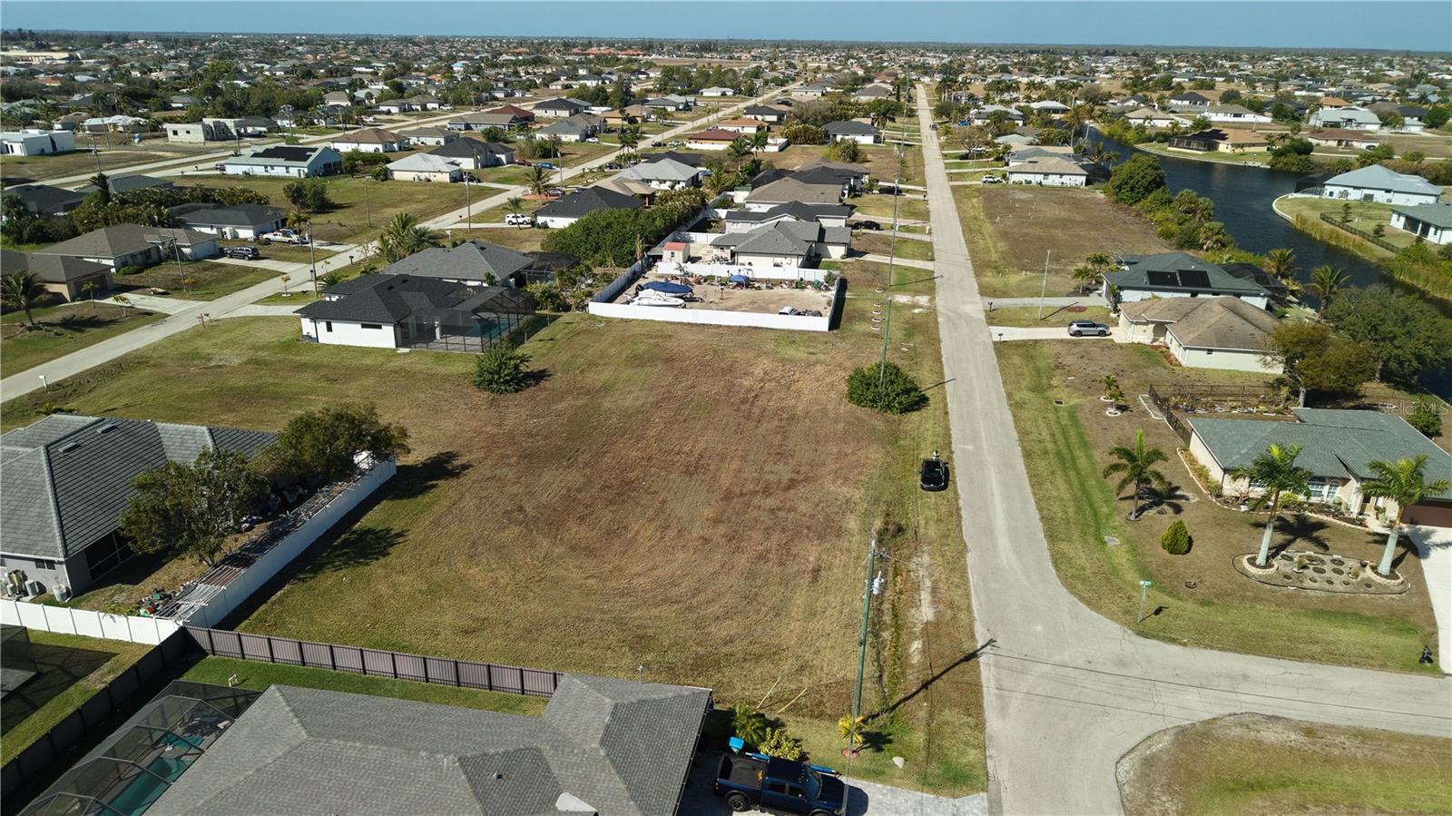 CAPE CORAL - Land