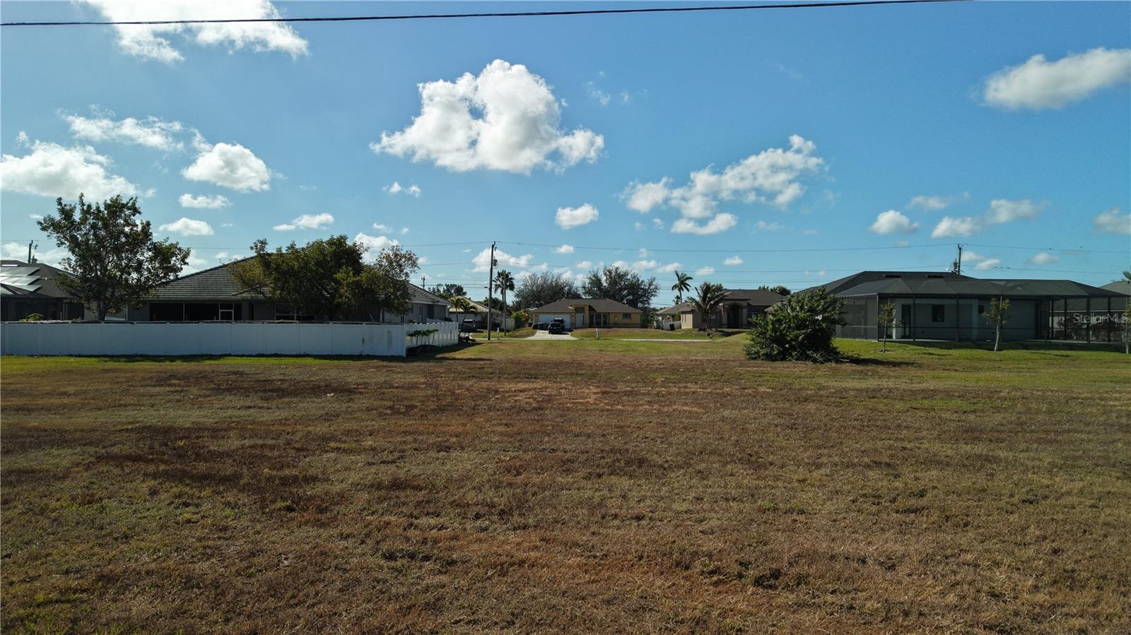 CAPE CORAL - Land