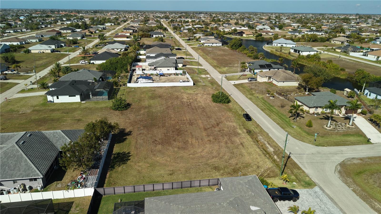 CAPE CORAL - Land