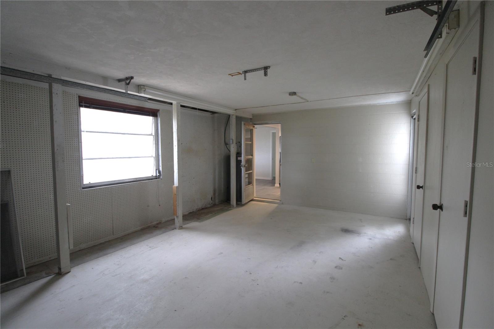 SIESTA HEIGHTS MANOR - Residential Lease