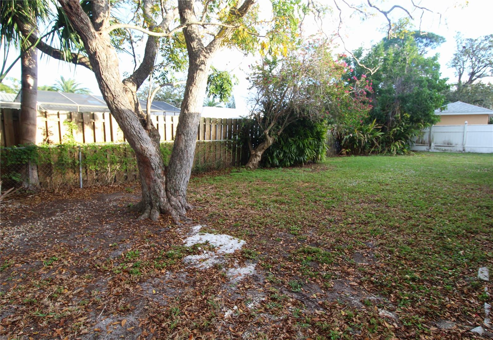 SIESTA HEIGHTS MANOR - Residential Lease