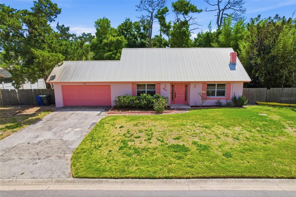 Photo of 4701 Atlantic Avenue, Sarasota, FL 34233 (MLS # A4690001)