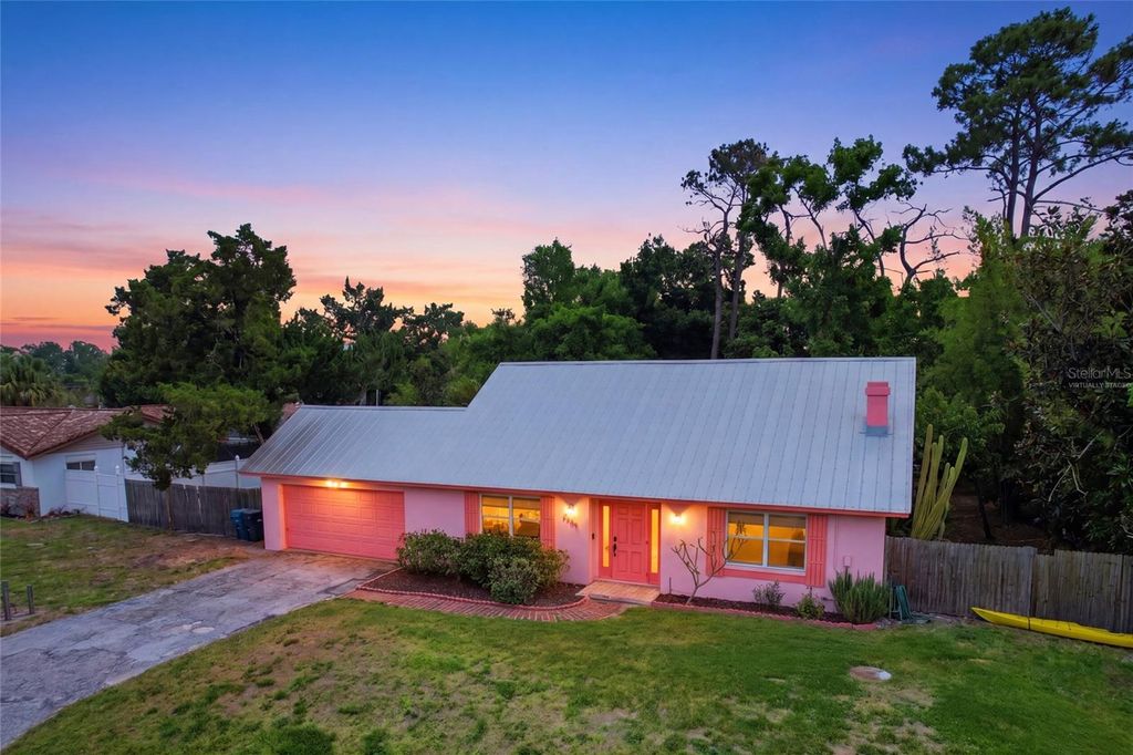 Photo of 4701 Atlantic Avenue, Sarasota, FL 34233 (MLS # A4690001)