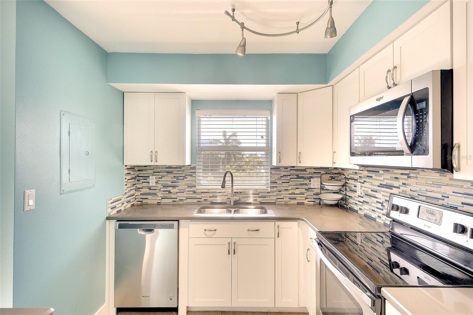 CAYMAN CAY VILLAS - Residential