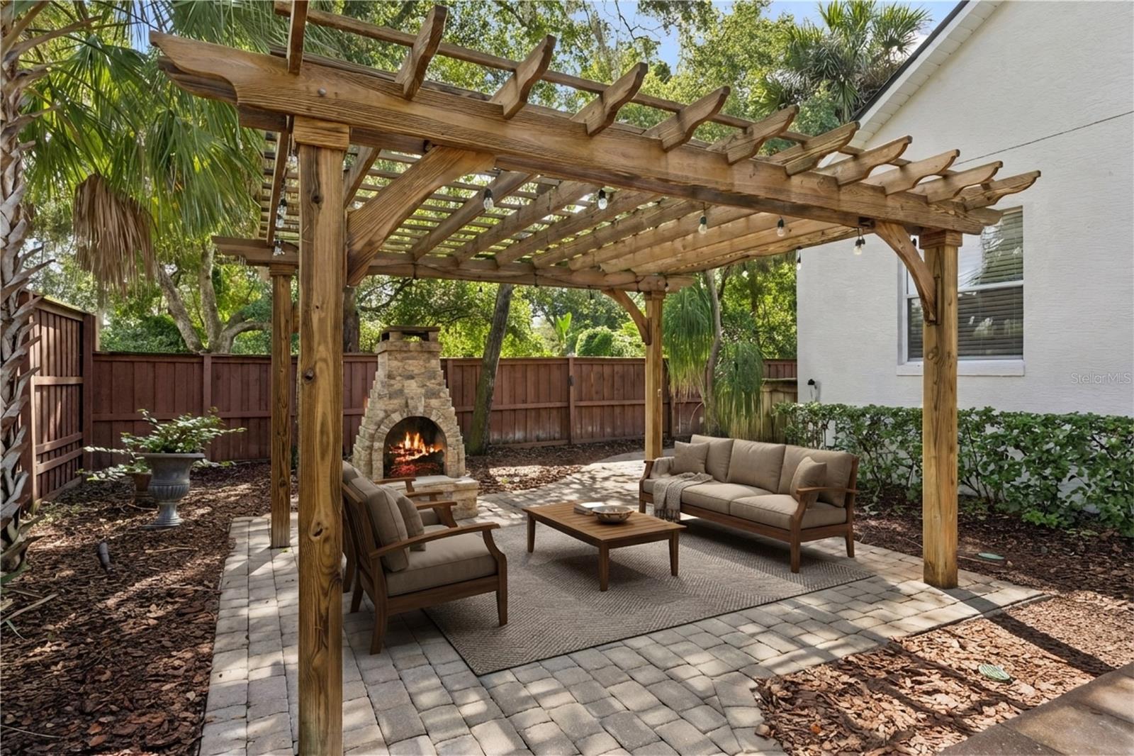 Casas a venda 3 - Jen Dantas 435 W VENTRIS AVENUE