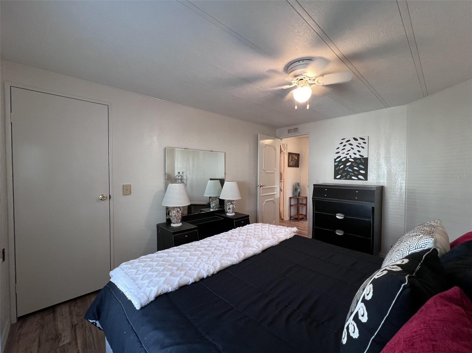 FLORAL LAKES - Residential