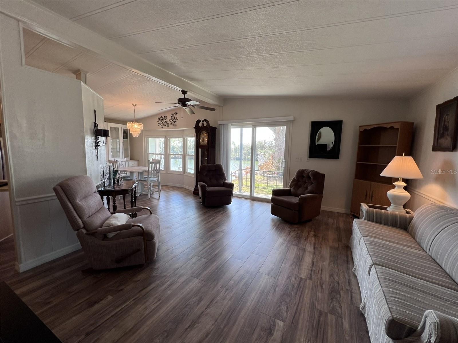 FLORAL LAKES - Residential