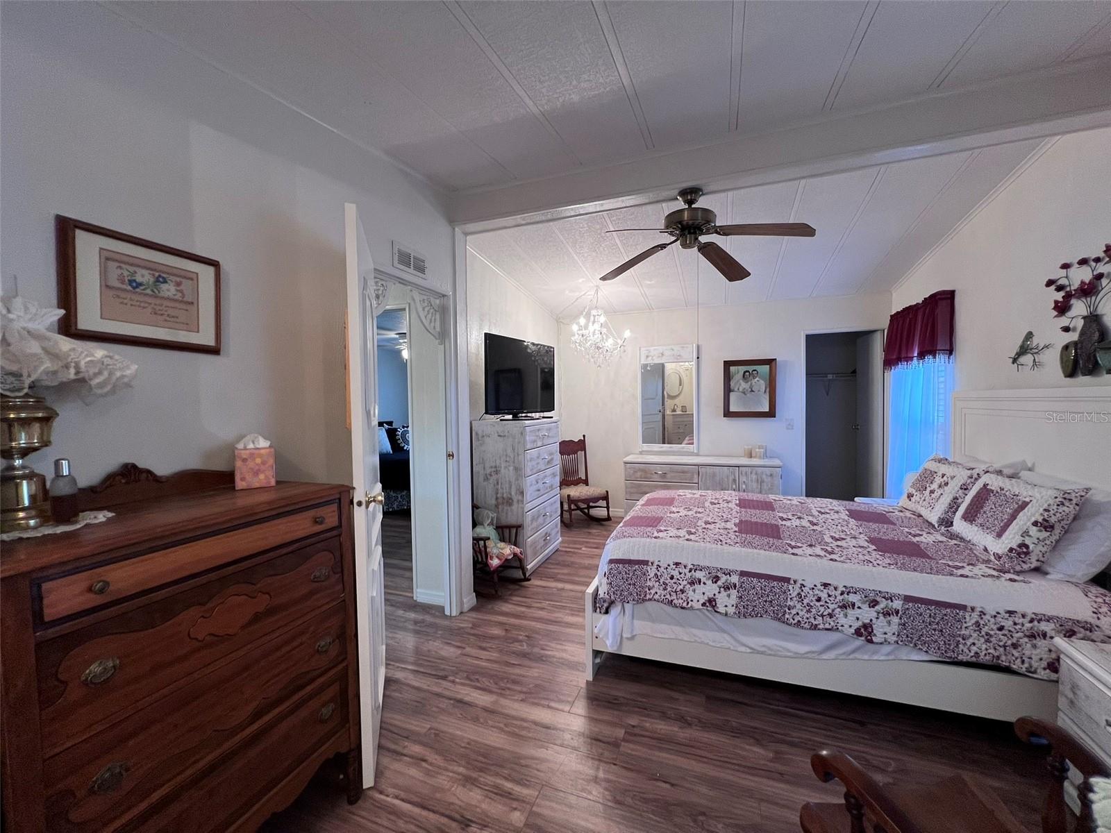 FLORAL LAKES - Residential