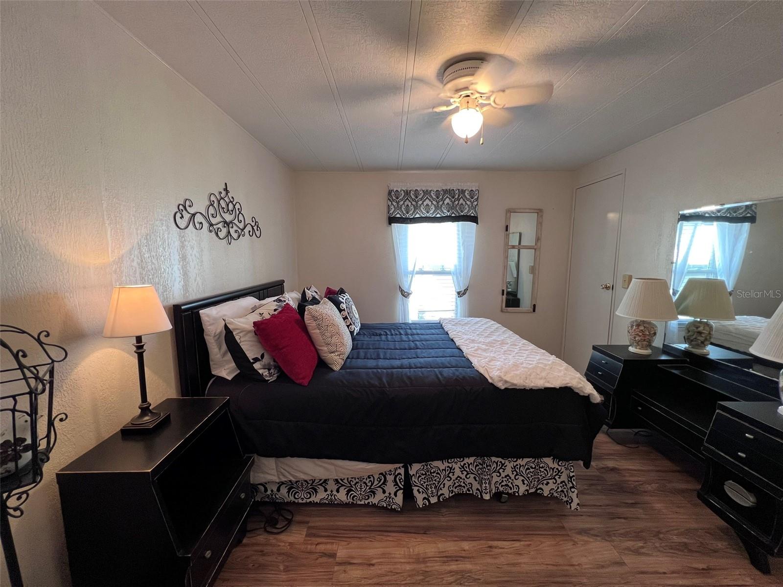 FLORAL LAKES - Residential