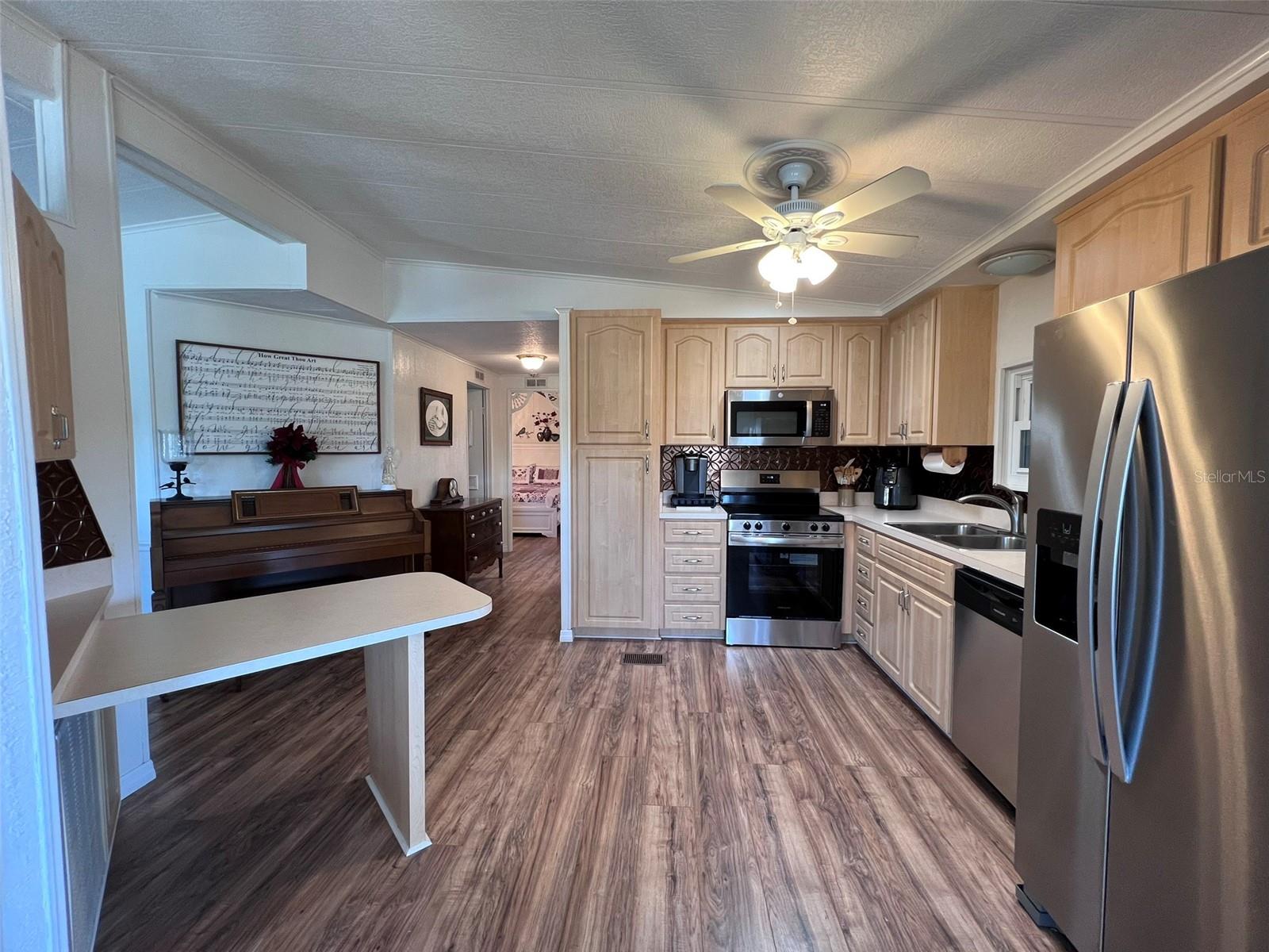 FLORAL LAKES - Residential