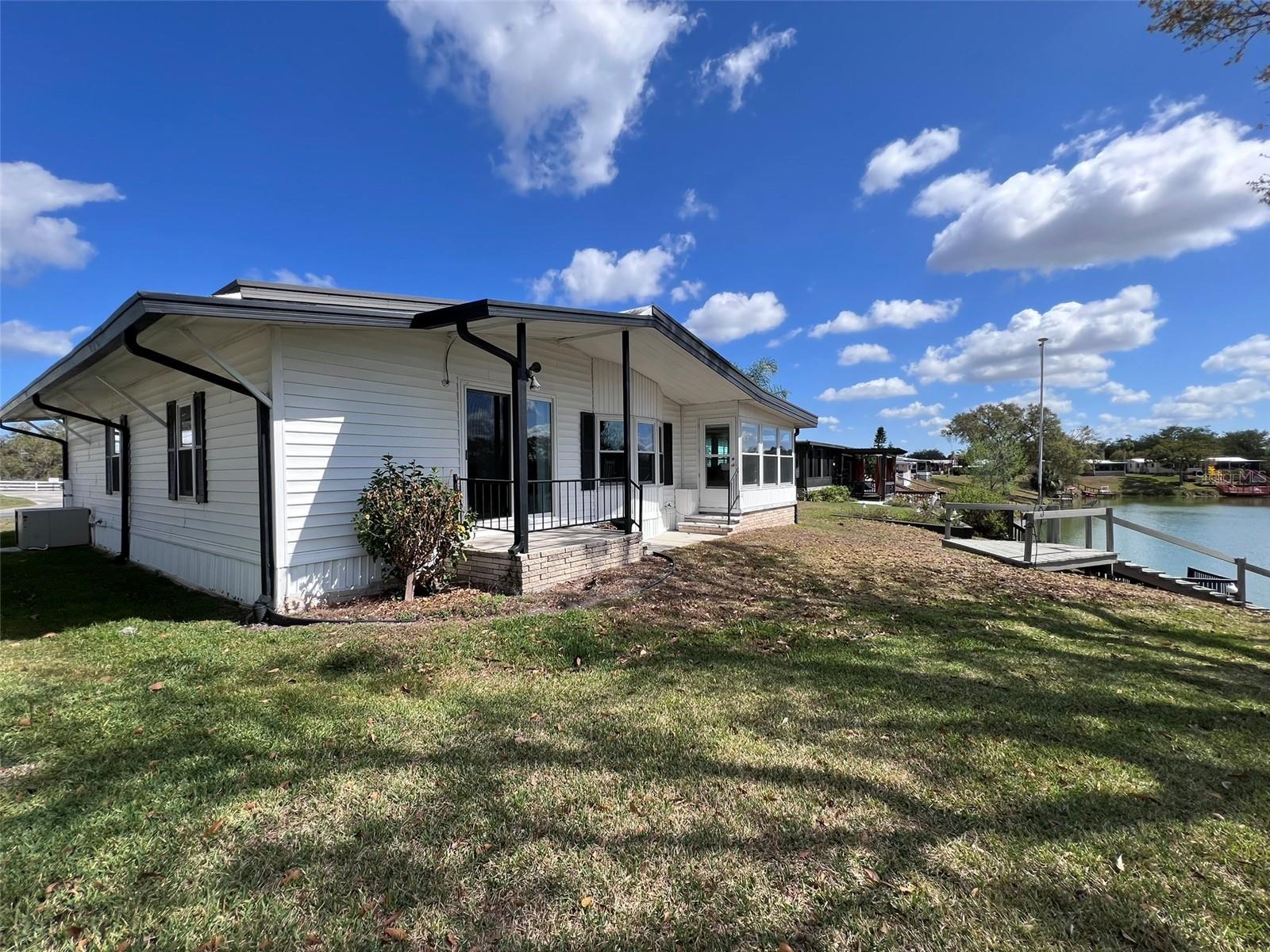 FLORAL LAKES - Residential