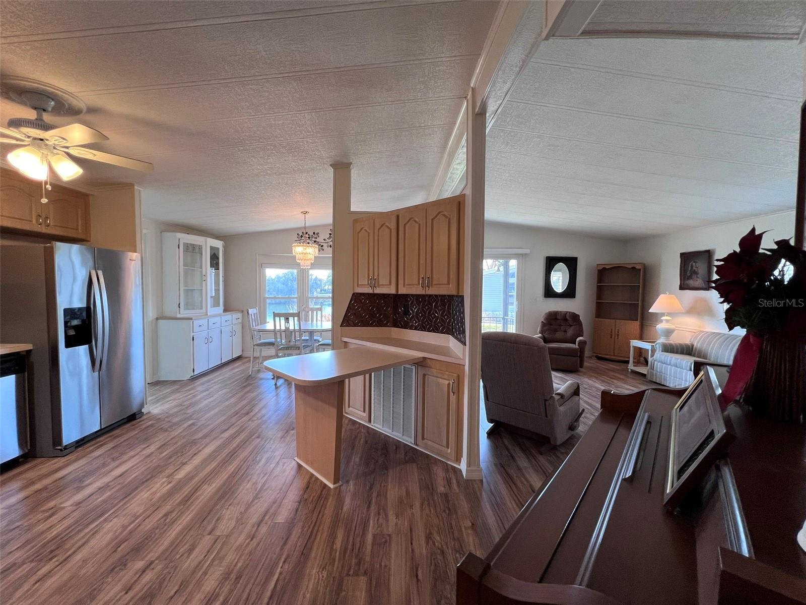 FLORAL LAKES - Residential