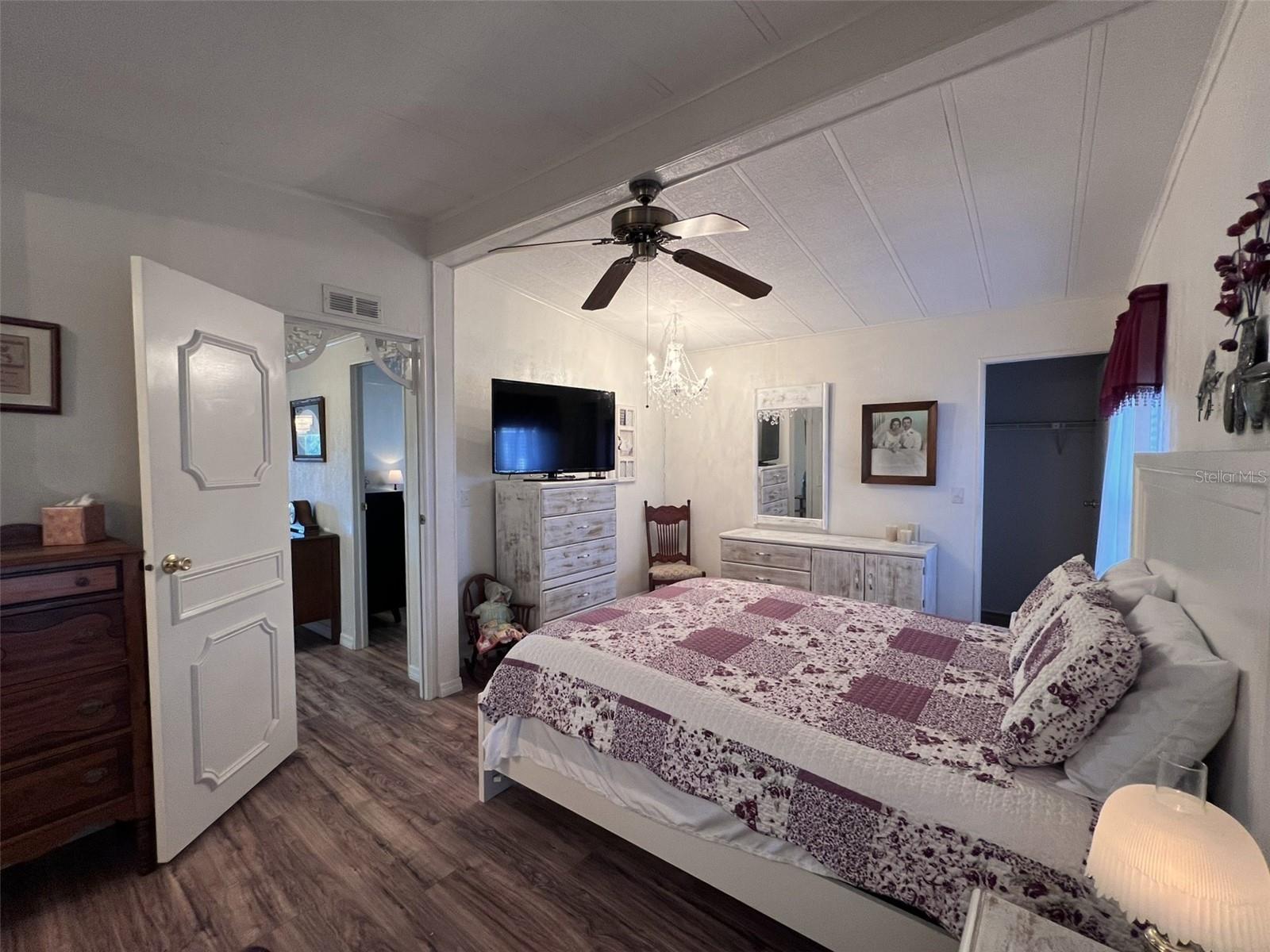 FLORAL LAKES - Residential