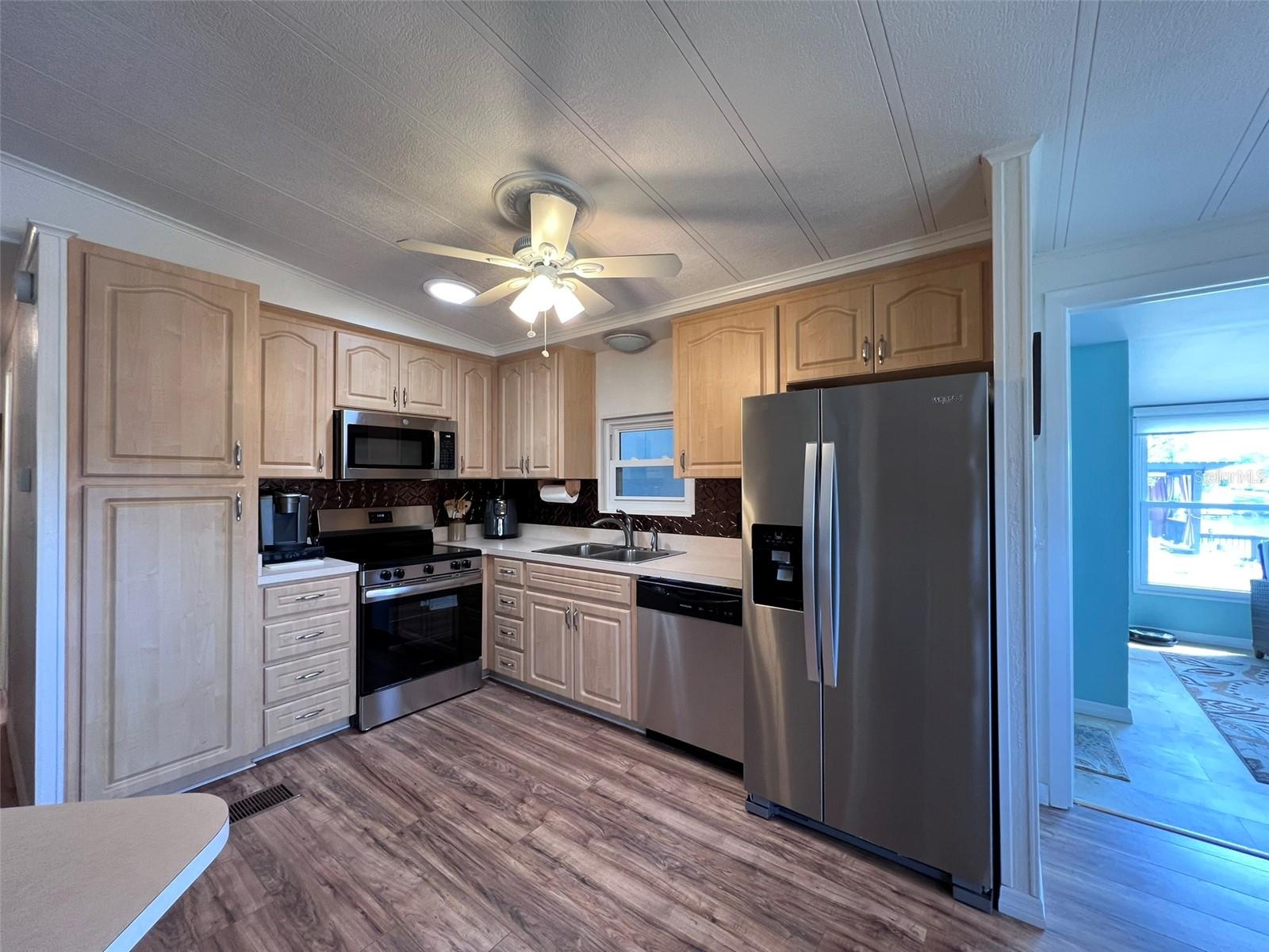 FLORAL LAKES - Residential