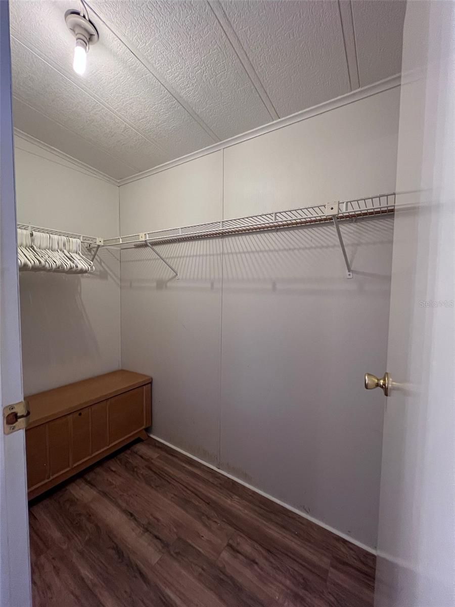 FLORAL LAKES - Residential