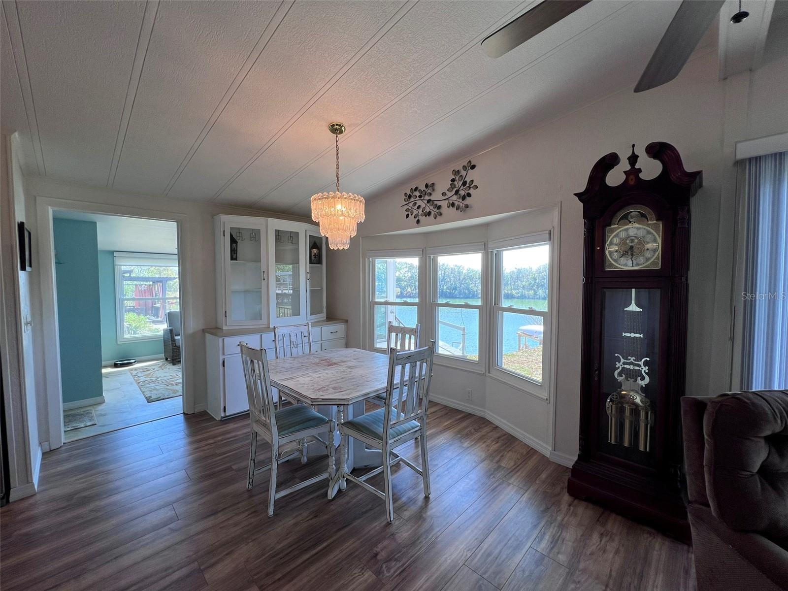 FLORAL LAKES - Residential