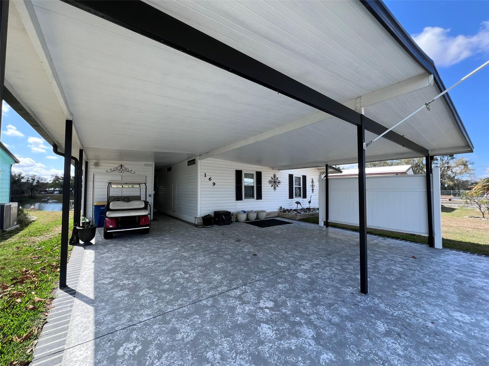 FLORAL LAKES - Residential