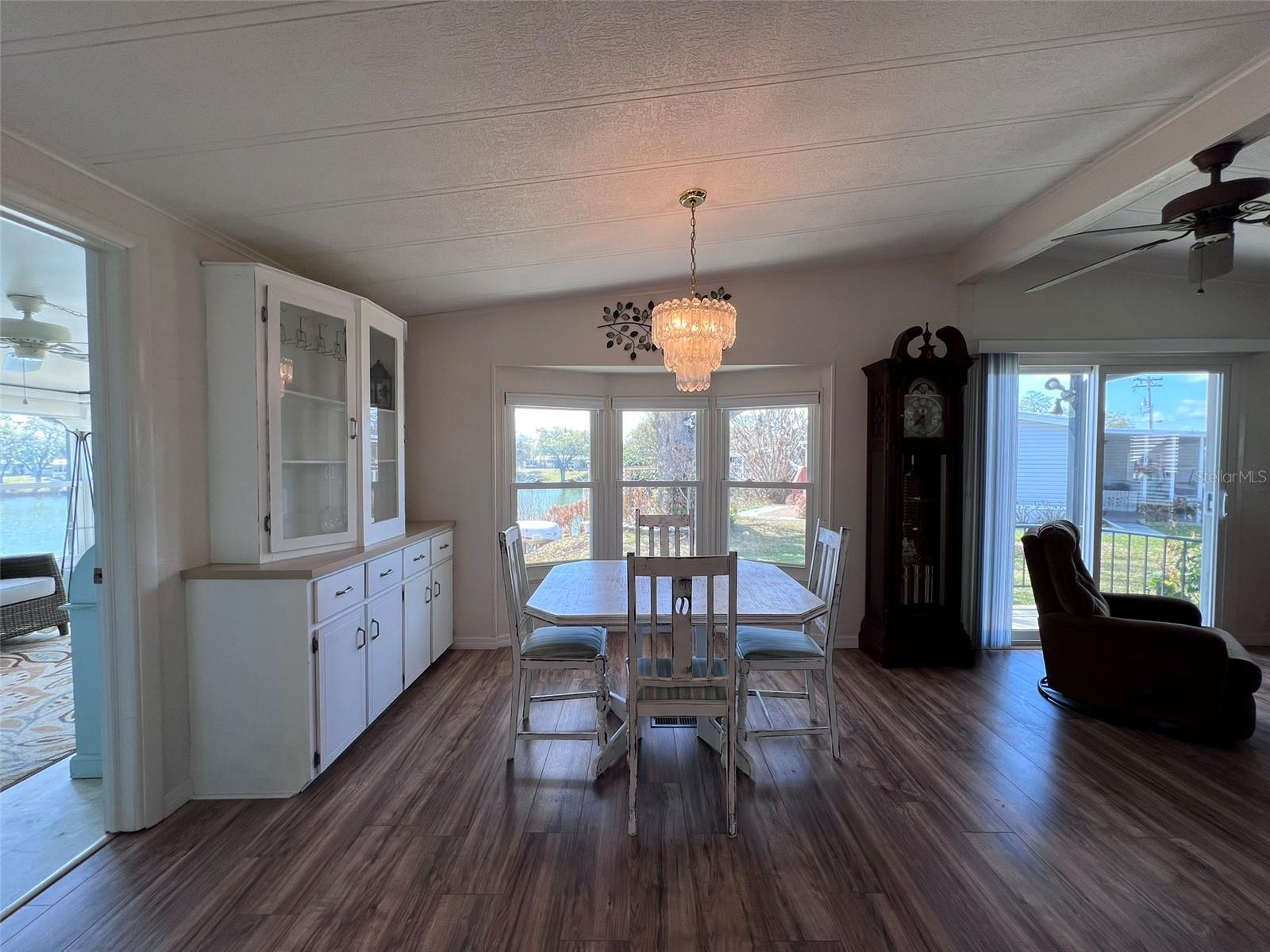 FLORAL LAKES - Residential