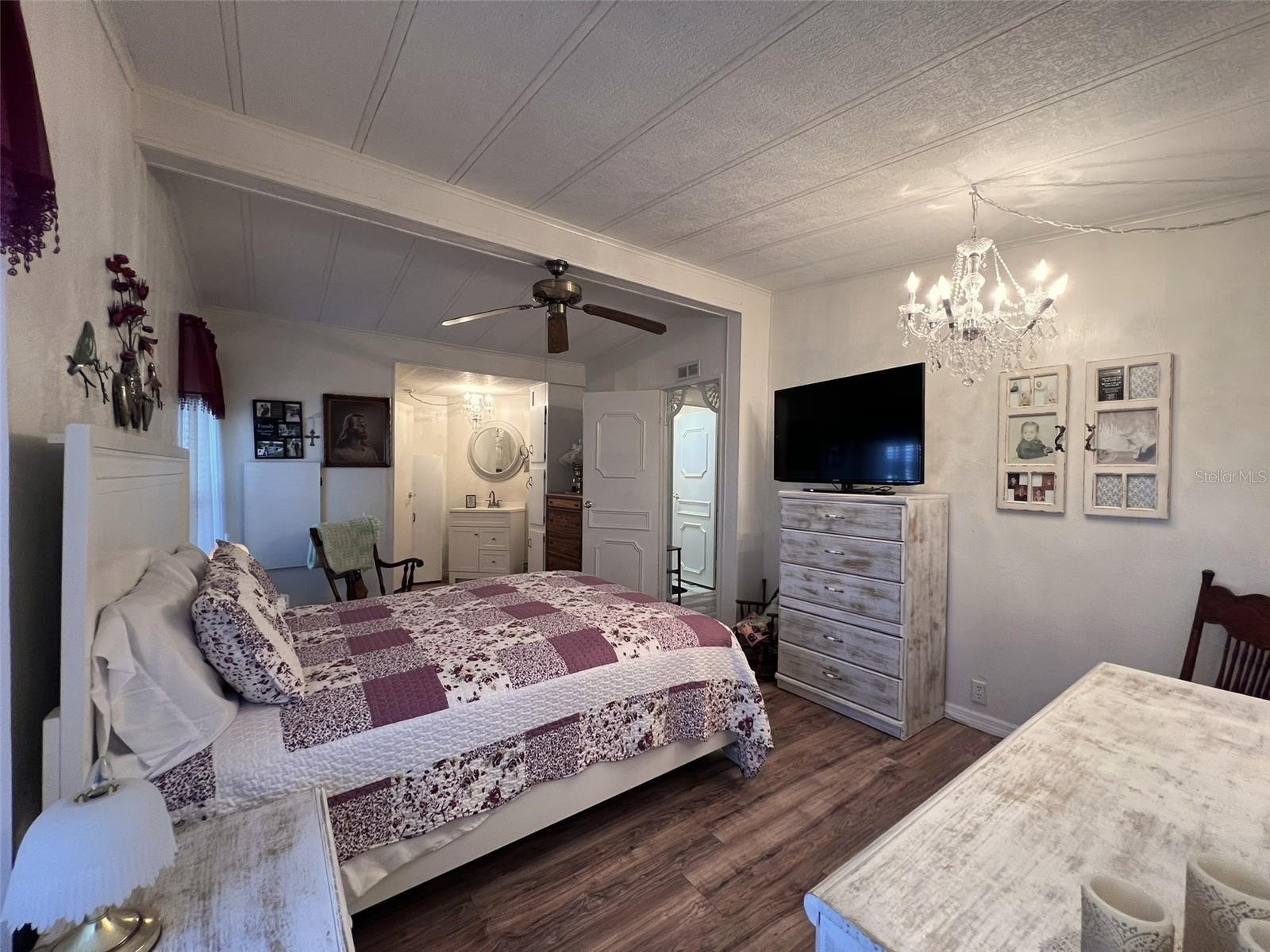 FLORAL LAKES - Residential