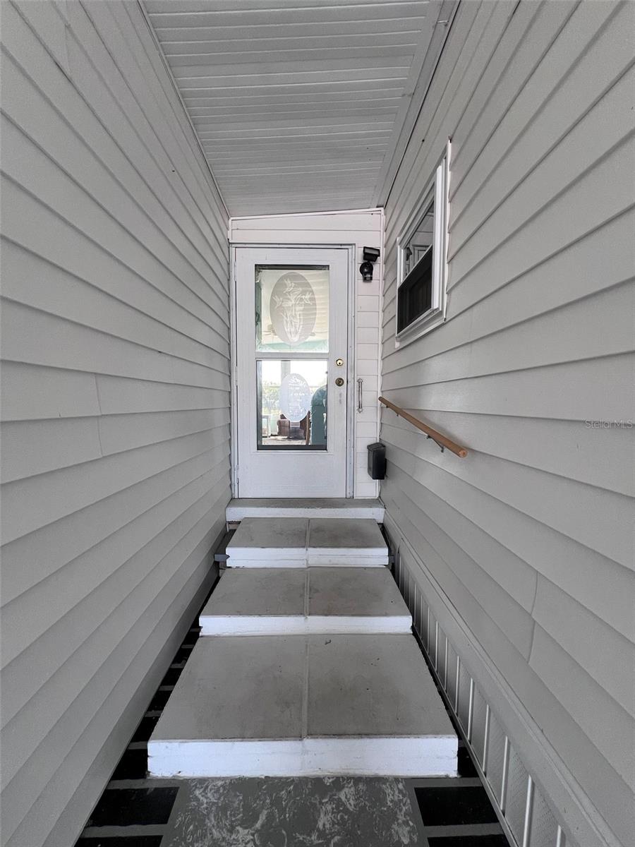 FLORAL LAKES - Residential