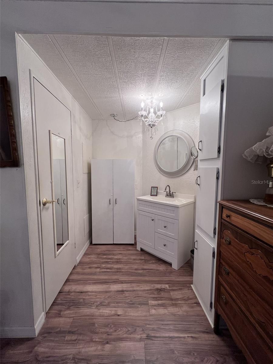 FLORAL LAKES - Residential