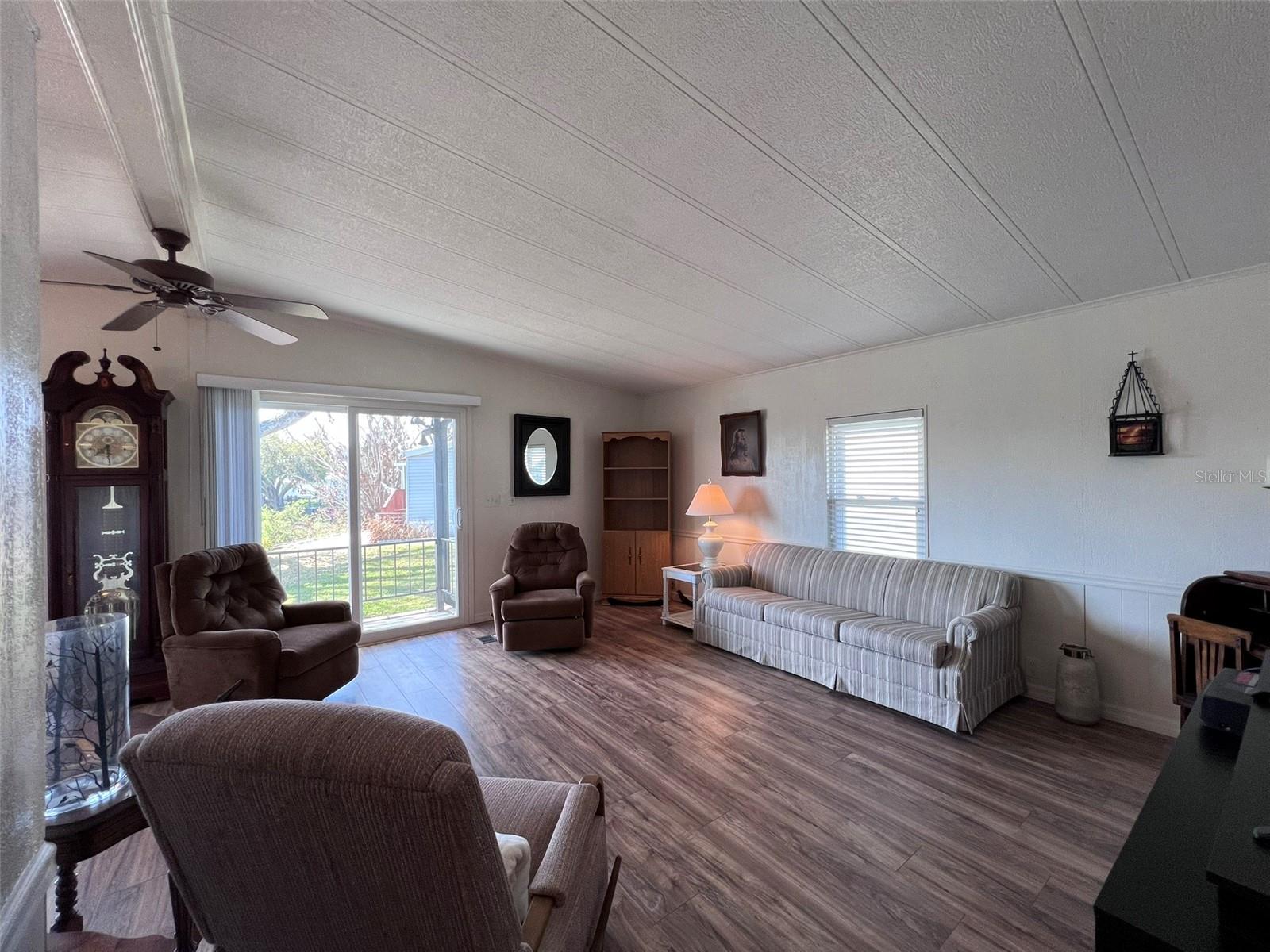 FLORAL LAKES - Residential