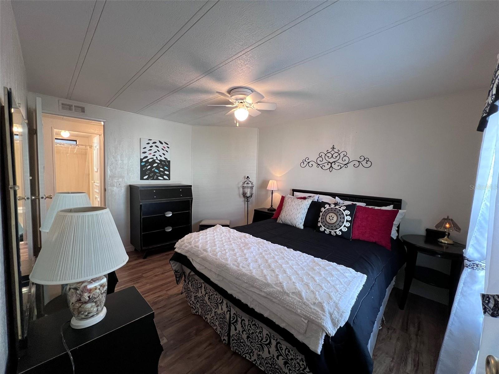 FLORAL LAKES - Residential