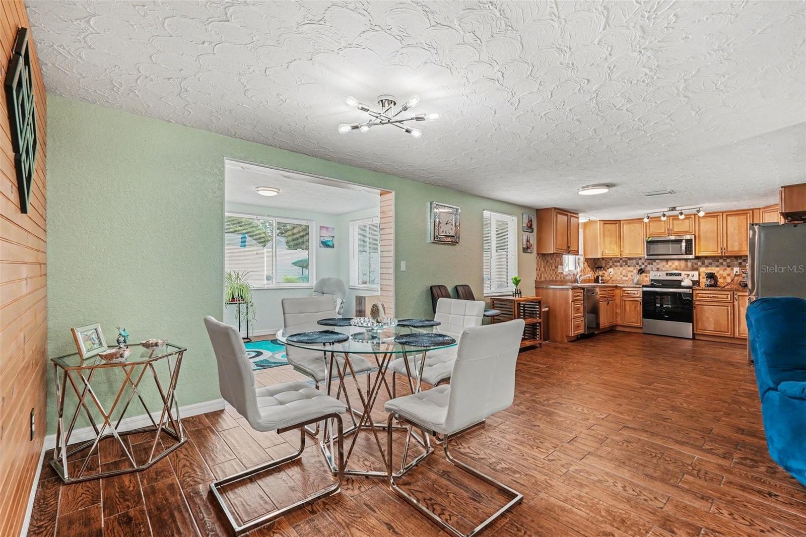 HOLIDAY GARDEN ESATES - Residential