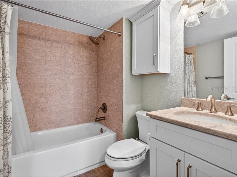DIAMOND HEAD POINT CONDO - Residential